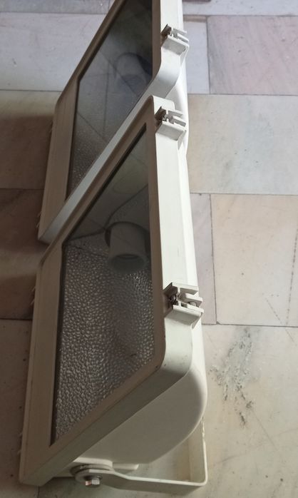 Projektor . Sotiladi