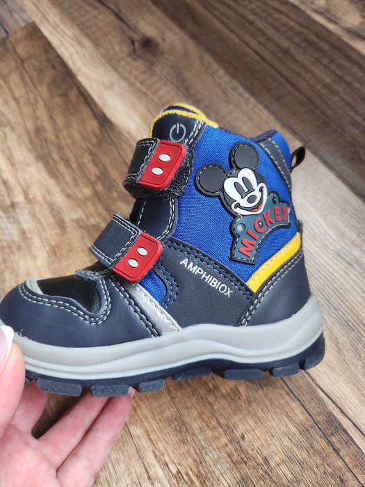 Светещи ботуши Geox