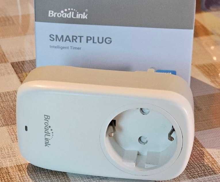 Смарт  Wi-Fi контакт с вградена нощна лампа BroadLink SP4L