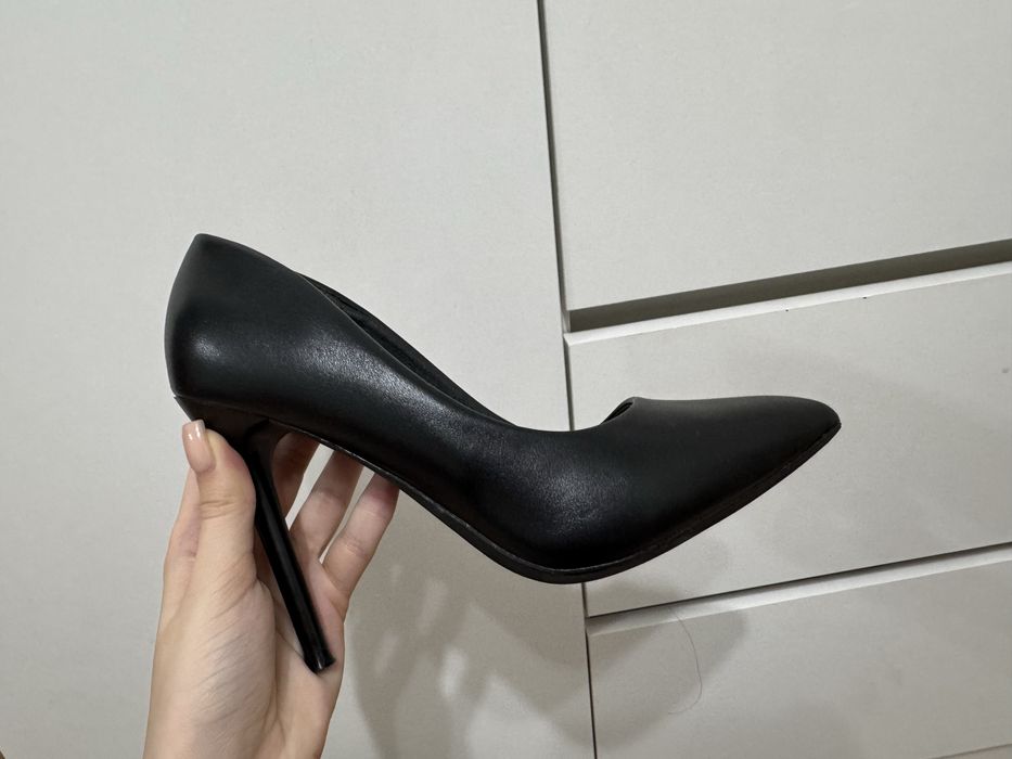 Туфли черные на шпильке