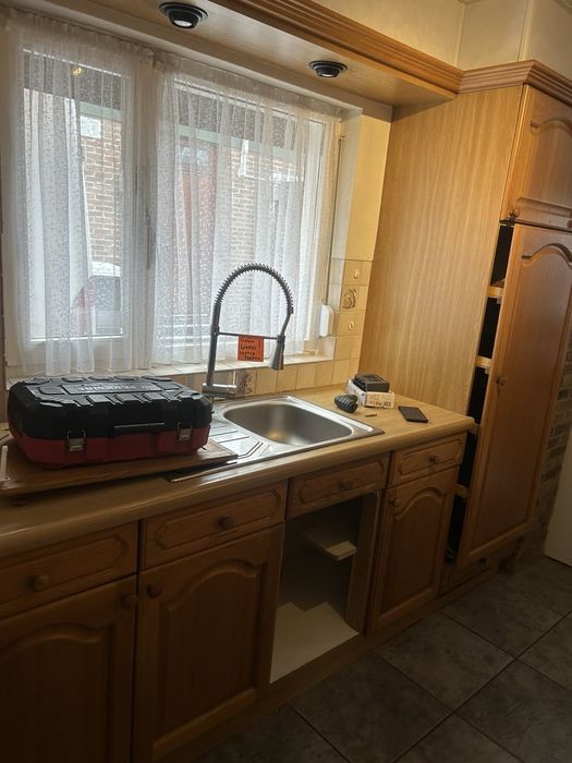 Запазена дъбова кухня от масив