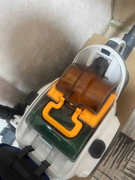 Продаю Пылесос LG Kompressor