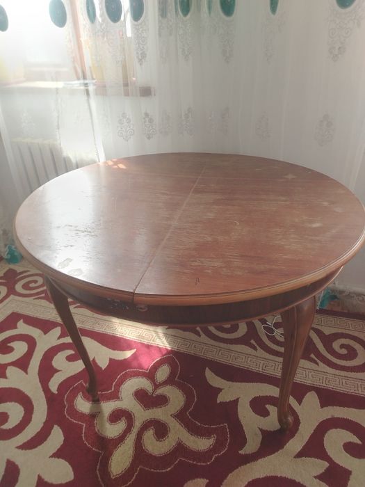 Стол со стульями