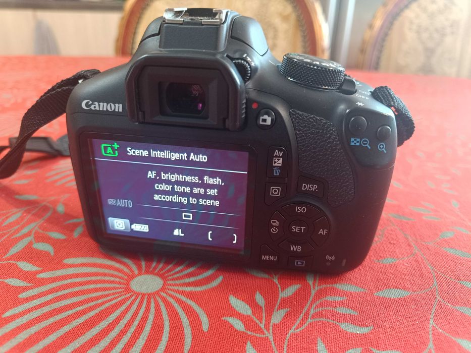 Тяло на Canon EOS 1300D+чанта