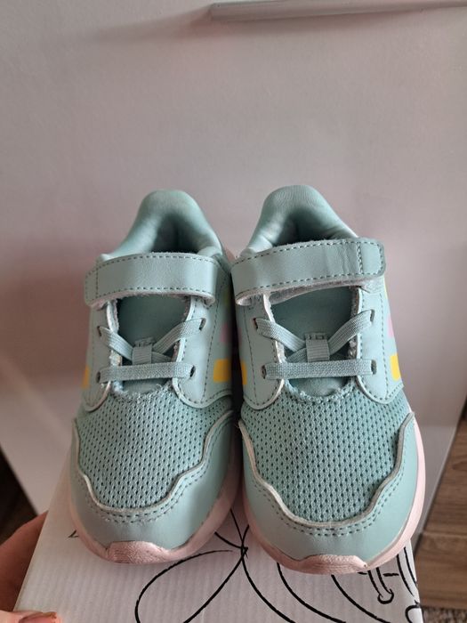 Маратонки Adidas номер 24