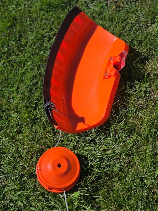 Глава с корда и предпазител за тример