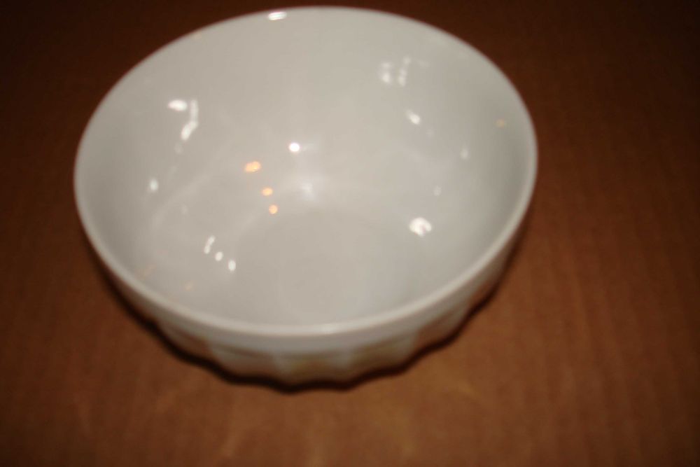 Set 6 boluri si două platouri portelan