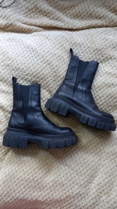 Продавам почти неупотребявани кожени боти BADURA (Челтън / Chelsea boots) – Размер 38