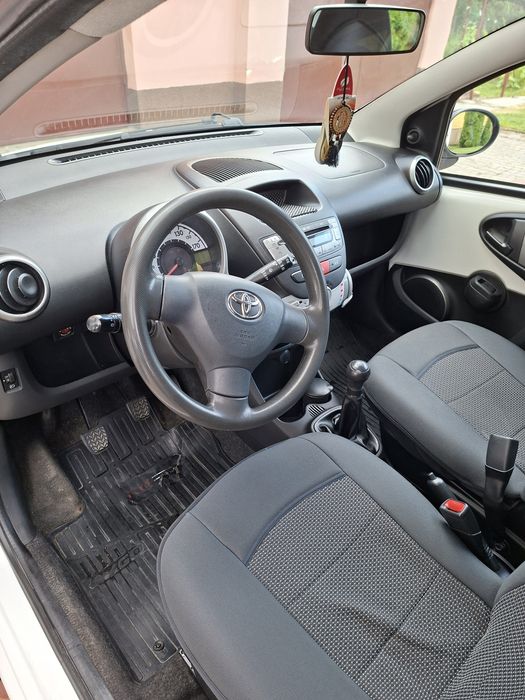 Vând Toyota ayego benzina
