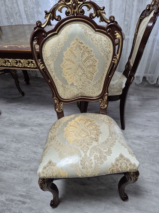 Шикарный резной стол