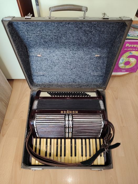 Valiză  toc  acordeon  Hohner 80 de bași