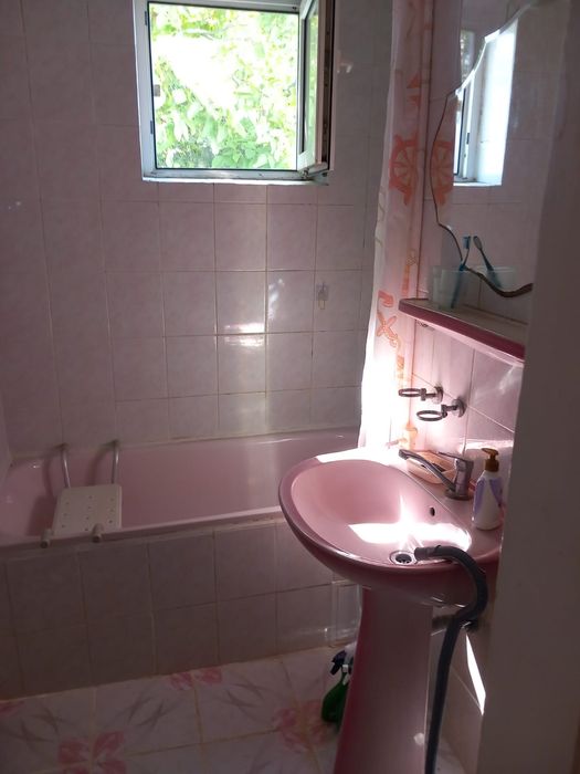 Apartament în Str Costache Racovita, 3 camere 64 mp utili, balcon, etaj 3/4, centrala proprie, AC, termopan, depozitare, scoli si licee in apropiere