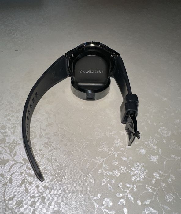 Продам часы Samsung gear frontier S3