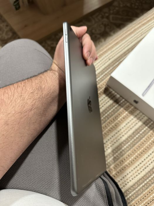 Продавам IPAD 9 64GB  за части