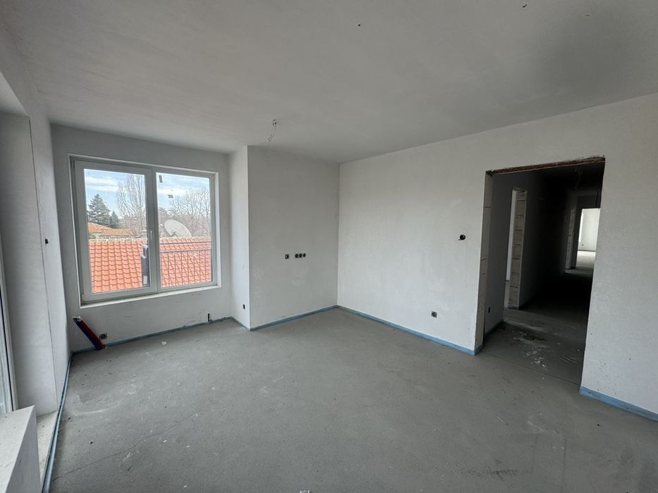 Просторен четиристаен апартамент в ж.к. Карпузица!