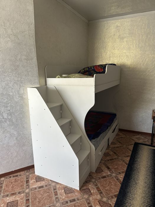 Двухярусная кровать