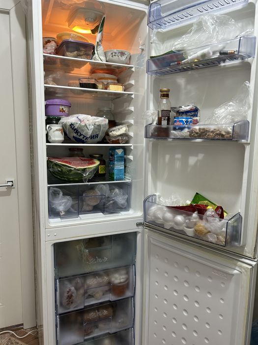 Холодильник и газовый плита