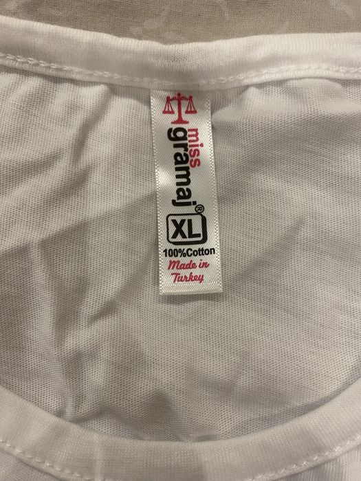 НОВА бяла тениска