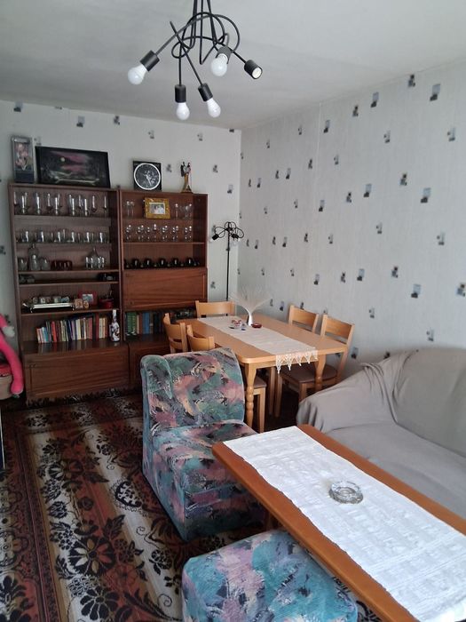 Продавам Три Стаен Апартамент