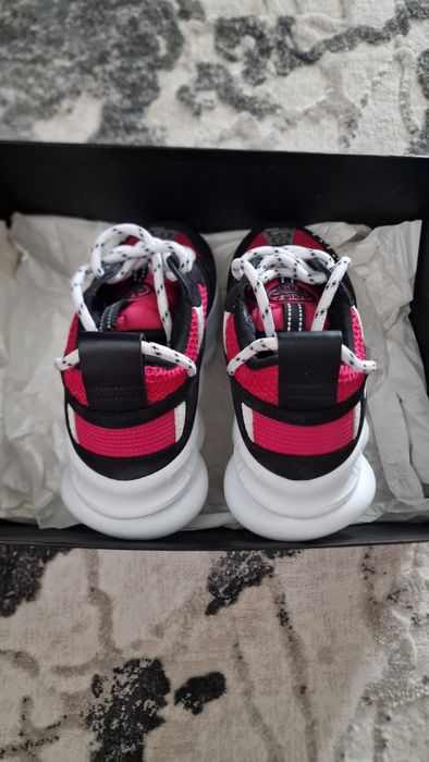 Versace chain reaction