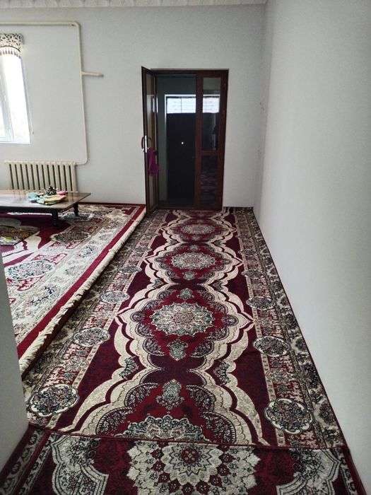 Аэропорт корпус оркасинда ярим план ховли сотилади