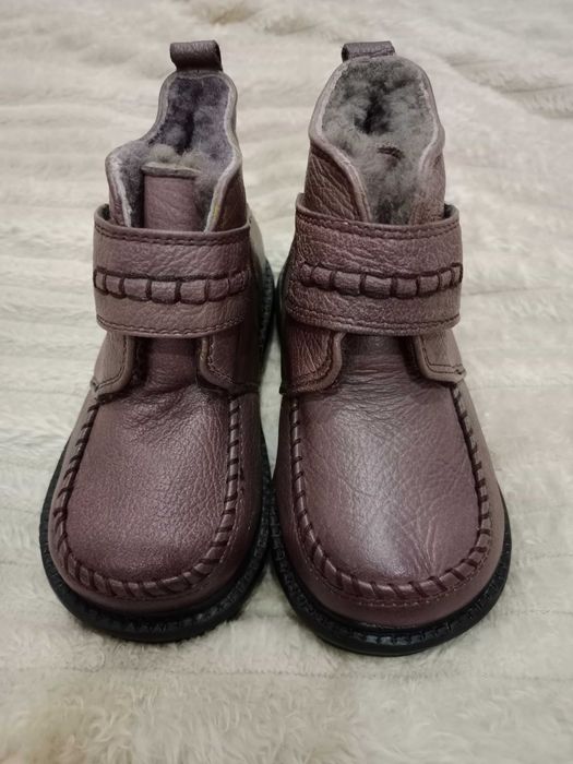 Продам детские ботинки