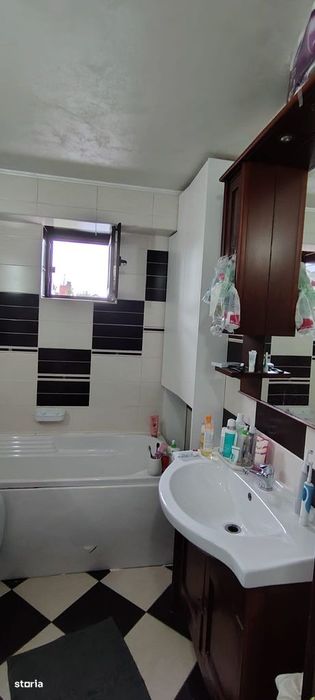 Apartament 3 camere bloc nou cu parcare proprietate