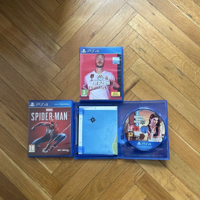 Playstation 4 Slim 1TB, два джойстика, чанта- Перфектен