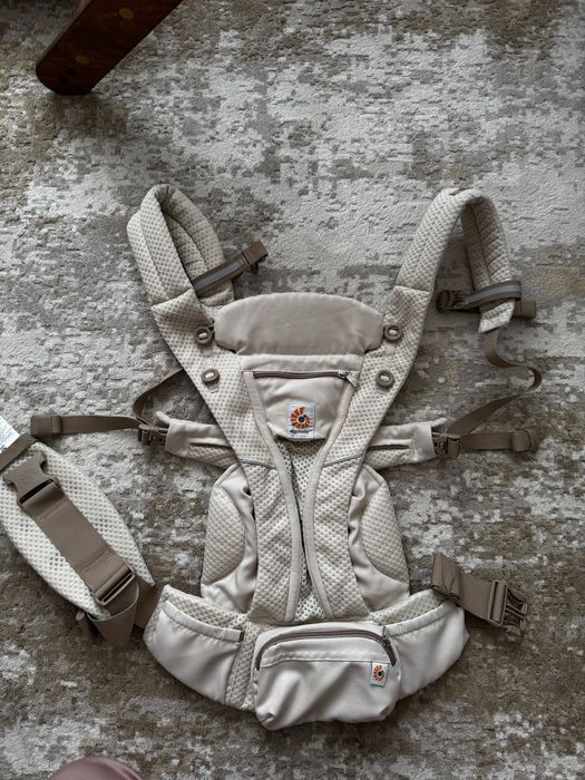 Эргорюкзак Ergobaby Omni Breeze