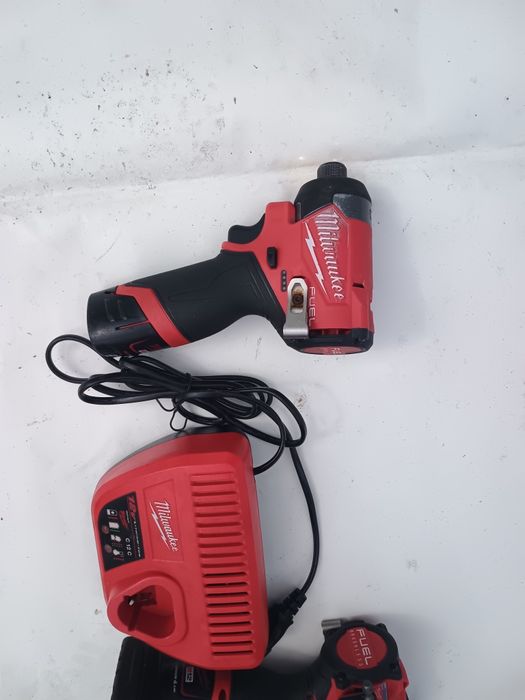 Set milwaukee fid2 și fpd2 , 2 baterii și incarcator
