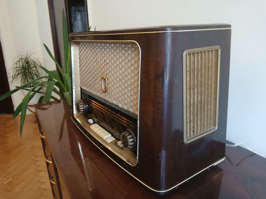 Radio cu lămpi Minerva Record W ,Viena,an 1955.