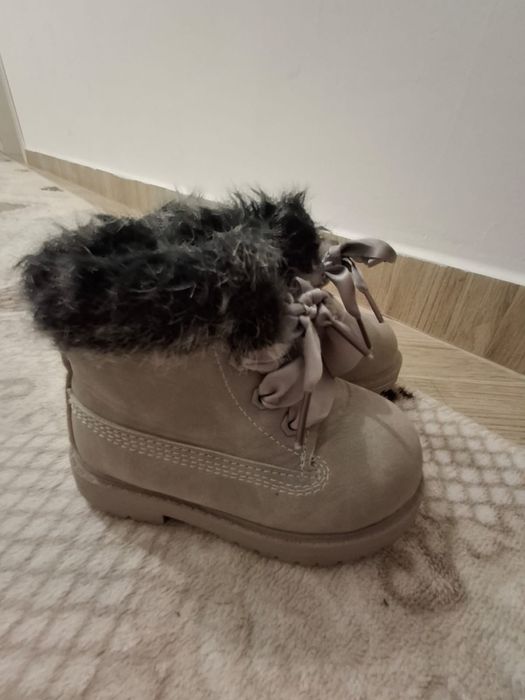 Обувки боти за момиче