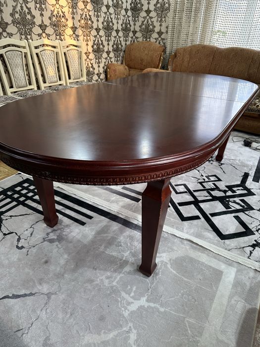 Стол в хорошем состоянии