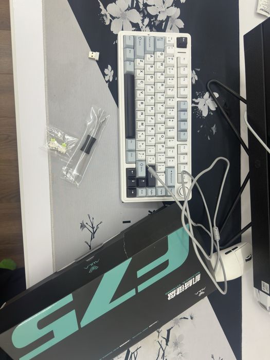 Aula F75 почти новая