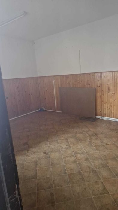 Spatiu pentru depozitare 157mp+ curte acoperita 60mp zona sagului