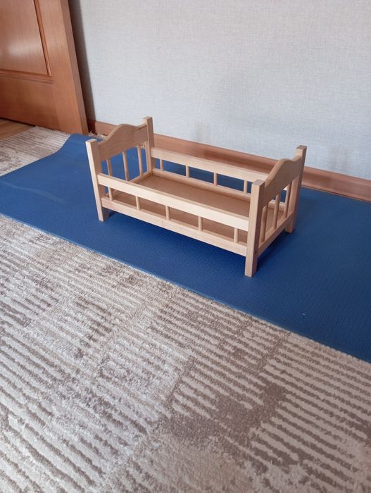 Игрушечная кроватка