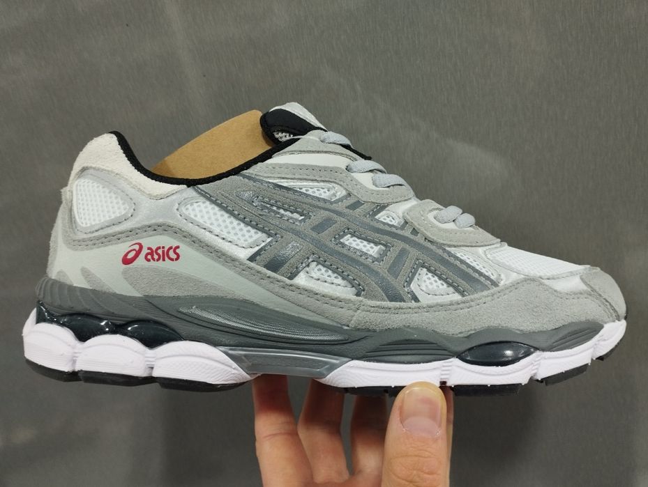Asics    gel kahana