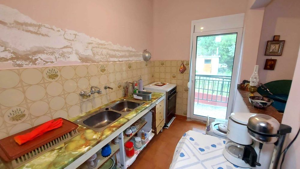 Продава къща с площ 79 м2 и двор 200 м2 в Аспровалта, Гърция