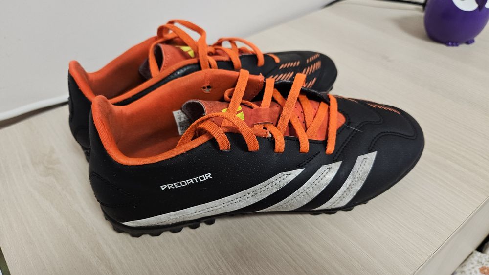 Футболни обувки Adidas Predator номер 40