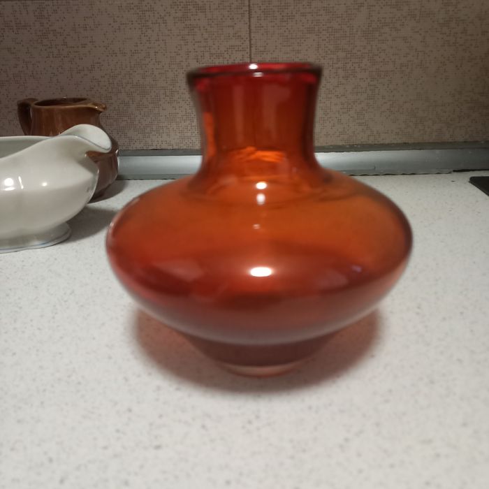 Различни стъклени и керамични съдове, всичко по 3 левав