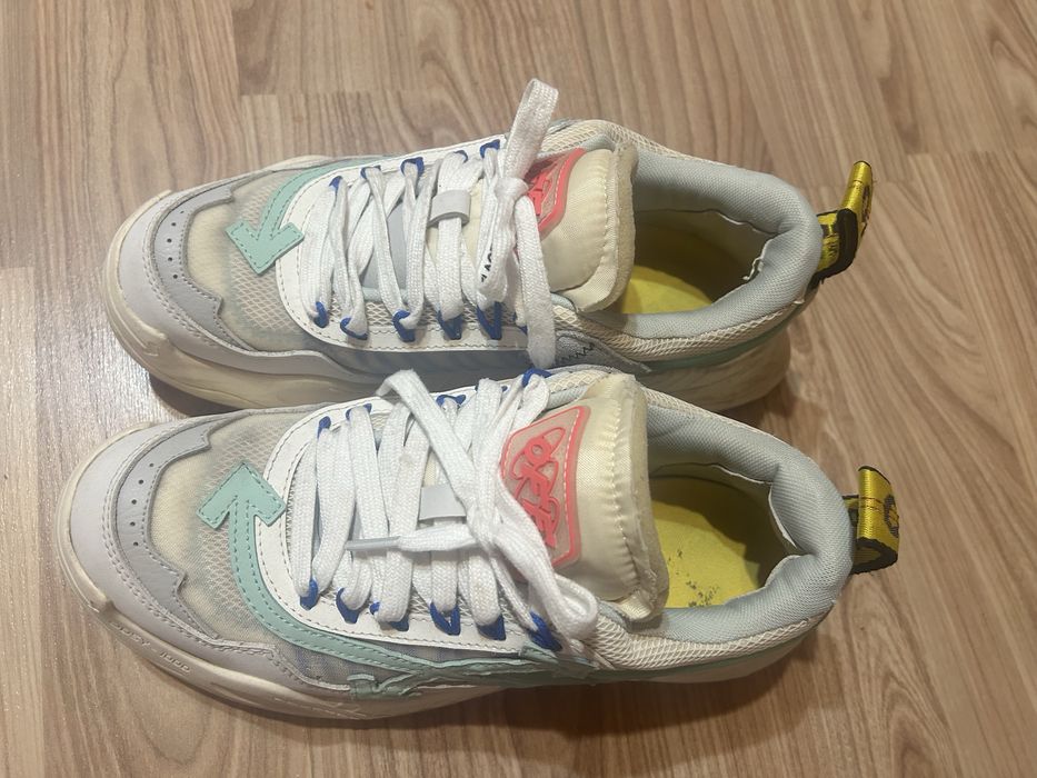 Adidasi off white odsy-1000
