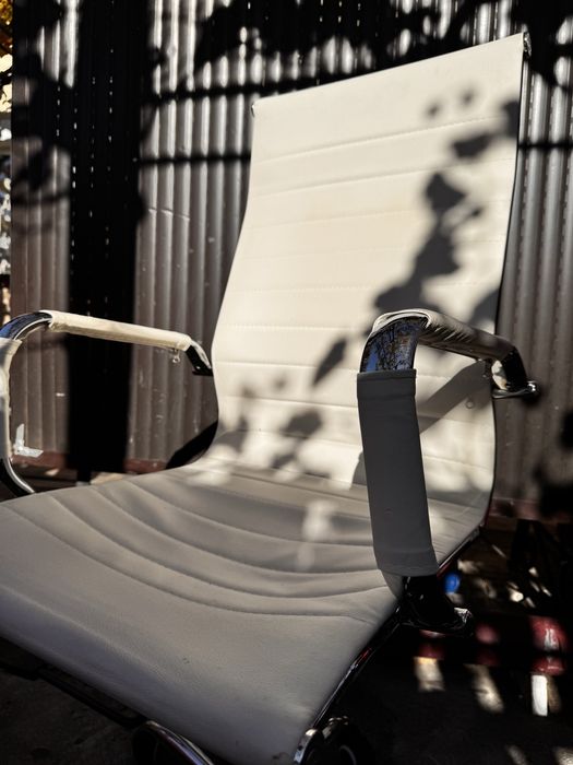 Scaun de Birou / Conferință Elegant (Stil Eames)