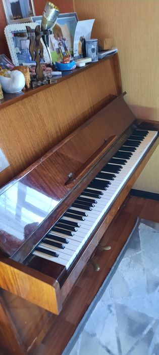 Пианино б/у в хорошем состоянии срочно!