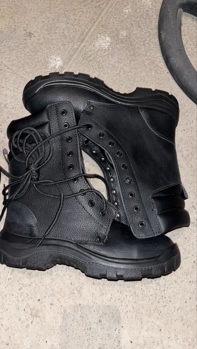 Продается ботинки рабочие (берцы)