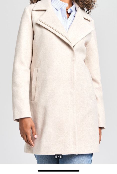 Палто в телесен цвят