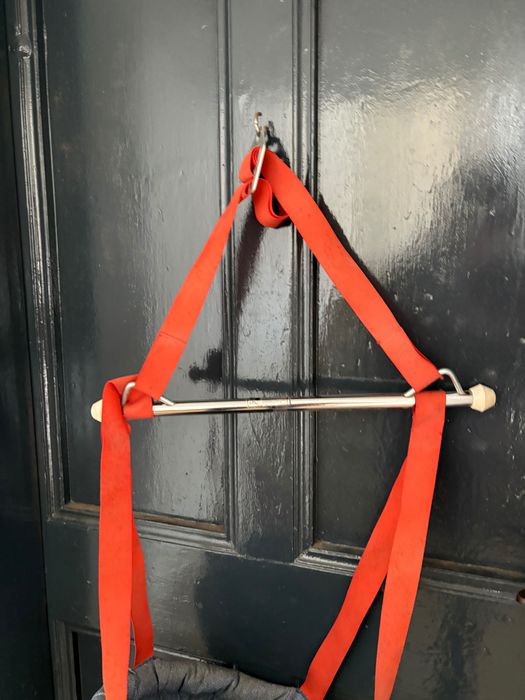 leagan bebelus  balansoar agatat in tocul usii vechi Germania de Vest