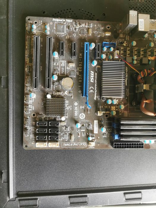 Vând kit am3+ FX-6100, placa de bază msi  760ga-p43(FX) si 8gb ram ddr3(4x2gb Corsair xsms3)