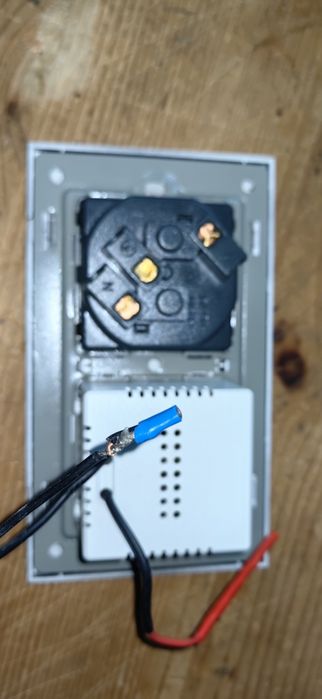 Двоен Контакт с вграден USB портове чисто нови... черни.