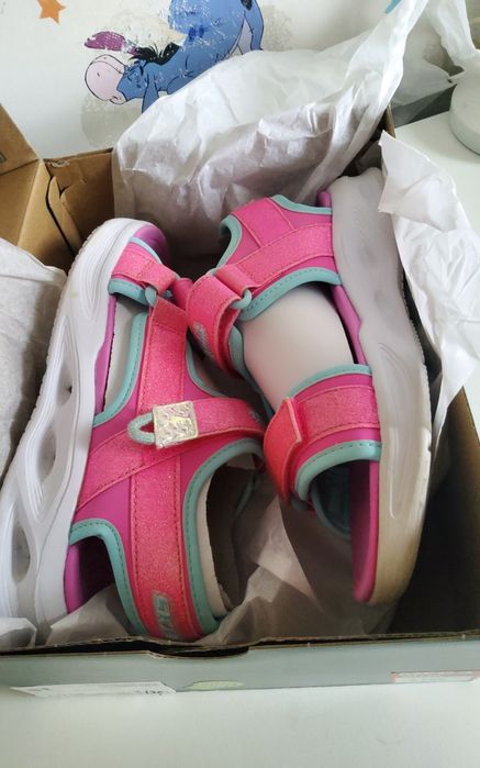 Сандали за момиче на skechers