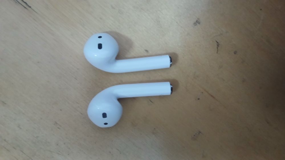 Оригинальные Apple AirPods (1/2 поколение)
Продаю оригинальные AirPods